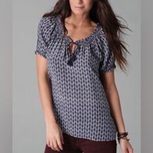 ⭐️ SALE $20 ⭐️ Joie Masha 100% Silk Owl Print Smocked Ruffle Boho Peasant Blouse